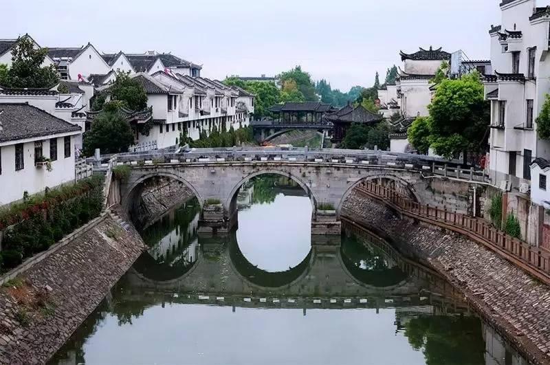 全面升级!新型封闭电动城管执法车提升城市管理效能与舒适度