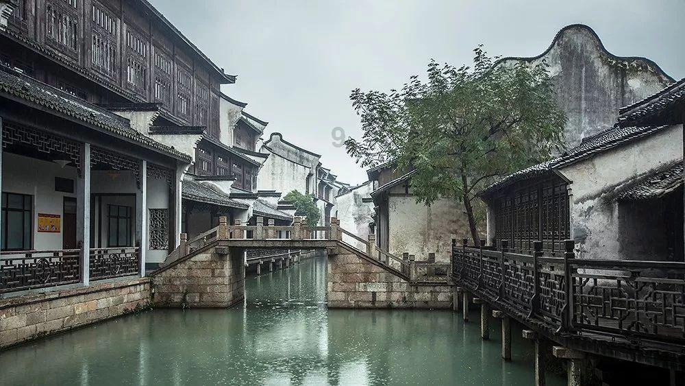 紧闭的闸门