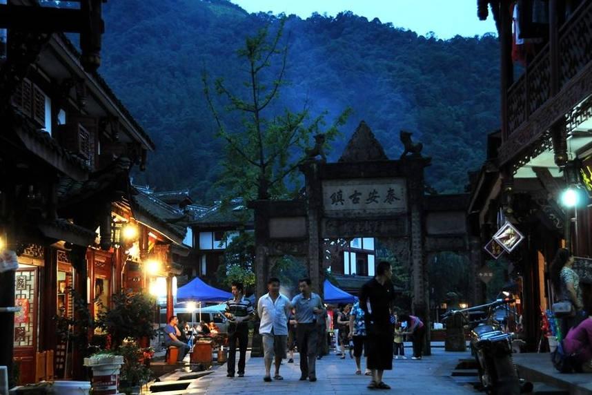 向上跳的香蕉
